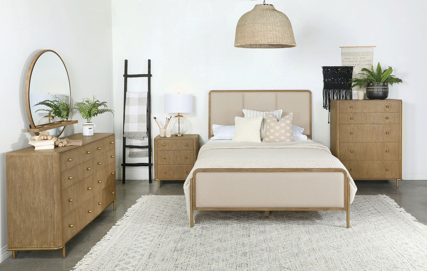 Arini 5-piece Queen Bedroom Set Cream and Sand Wash
