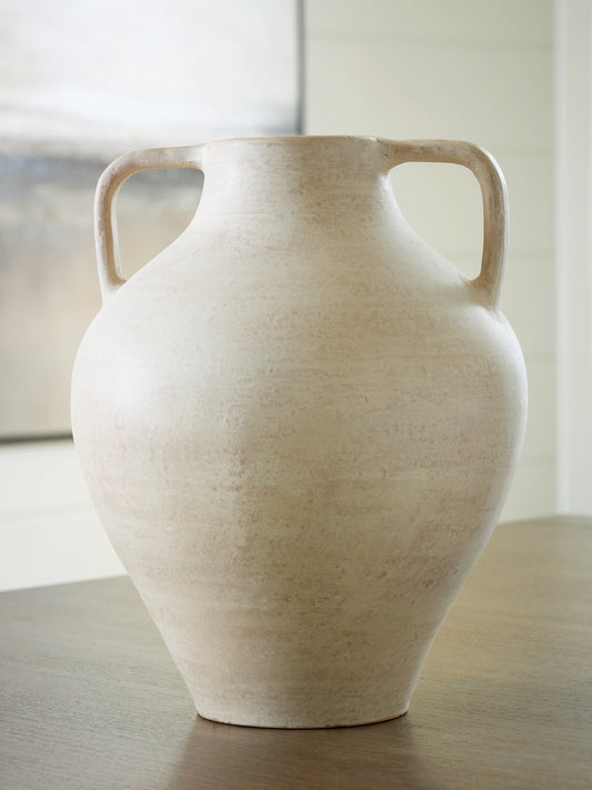 Justy Vase