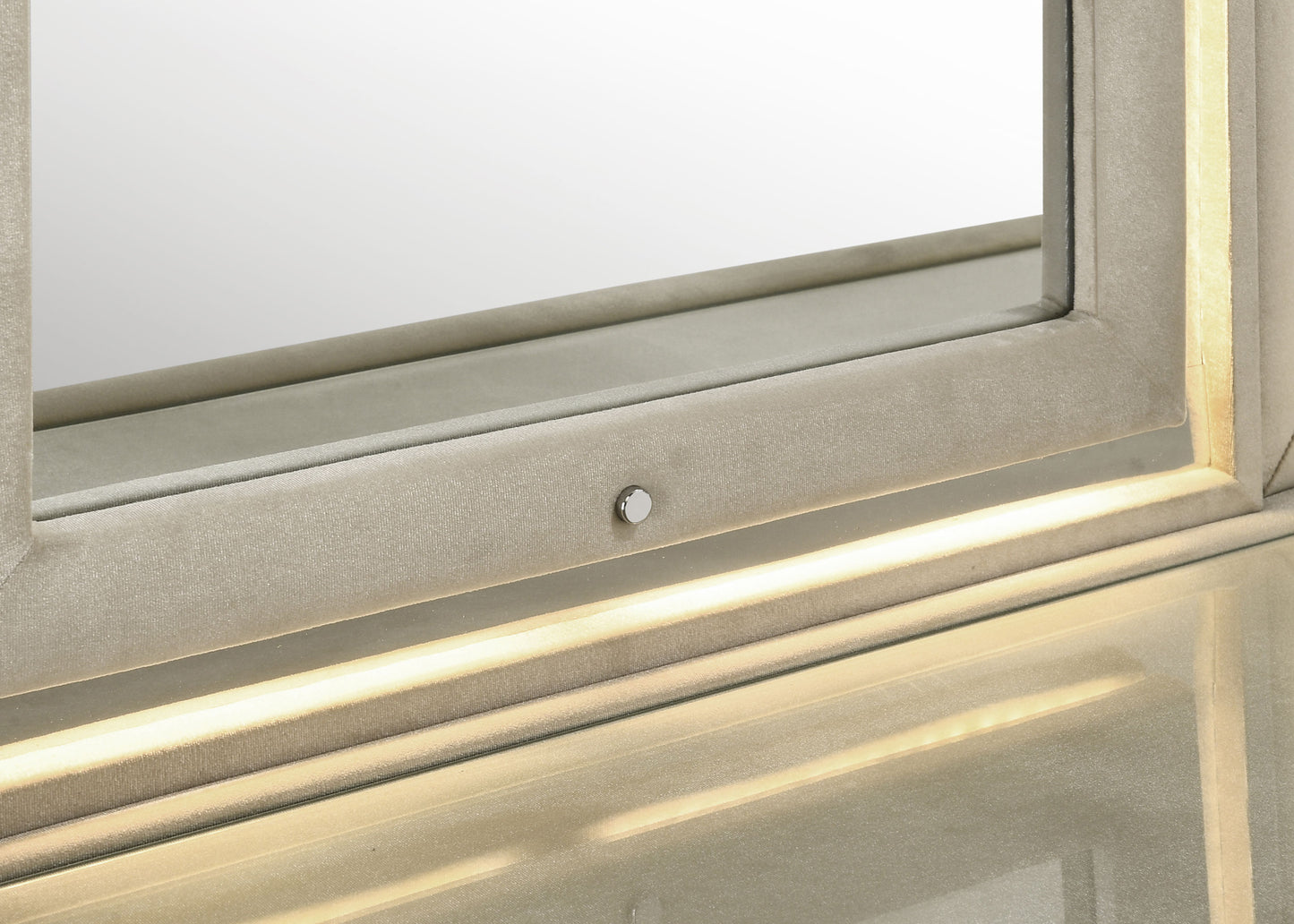 Lorient 4-piece California King Bedroom Set Ivory and Camel